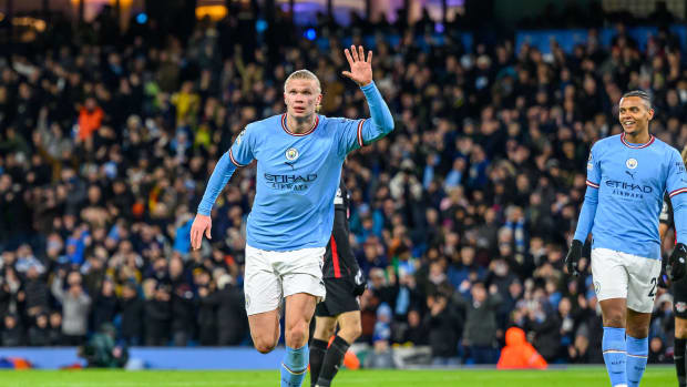 Haaland celebra su quinto gol del partido ante el RB Leipzig por la Champions League